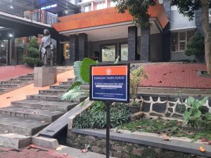 Plang Kawasan Tanpa Rokok (KTR) di Kampus FISIP Undip (Sumber: Faiza Zaki)