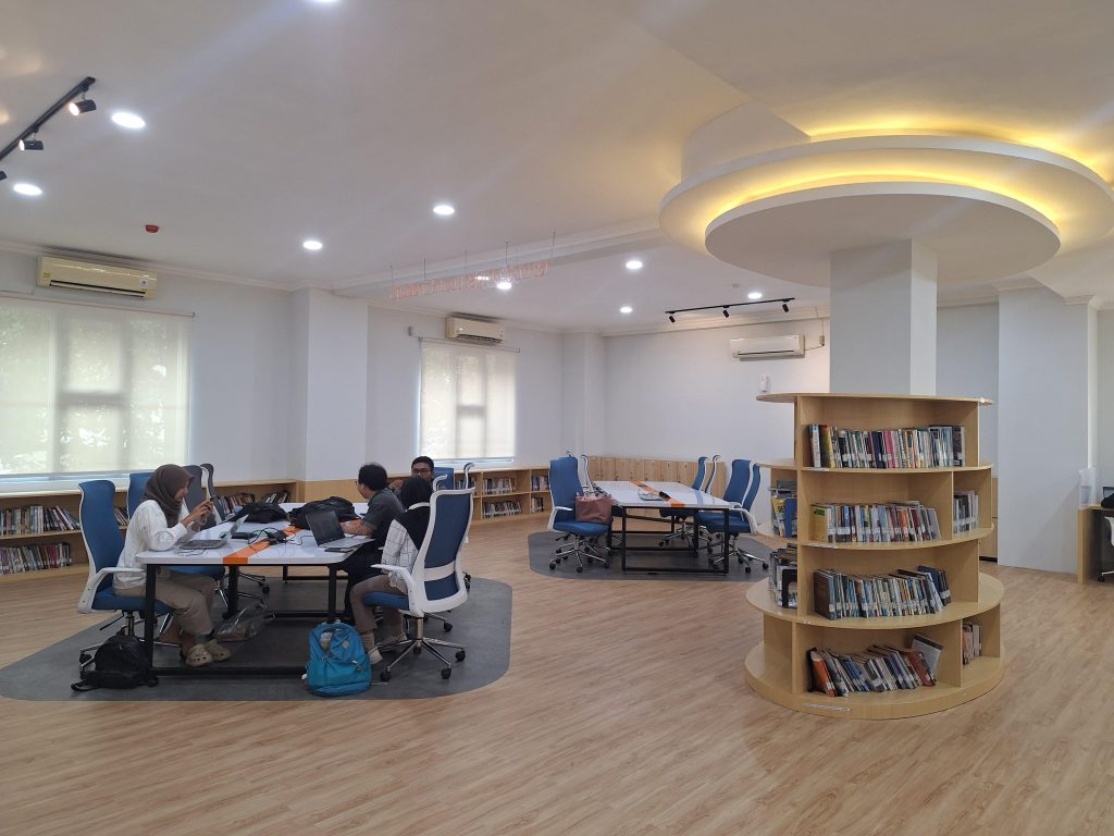 Ruangan Perpustakaan FISIP Undip (Sumber: Fatimah Putri)