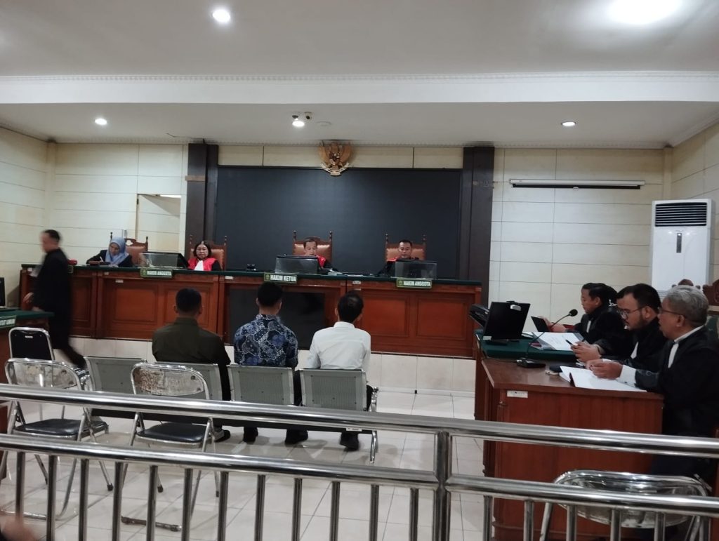 Ketiga saksi yang dibawakan oleh Jaksa Penuntut Umum (JPU) untuk dimintai kesaksian oleh Hakim Agung (Sumber foto: Taufiqurrahman Alfarisi)