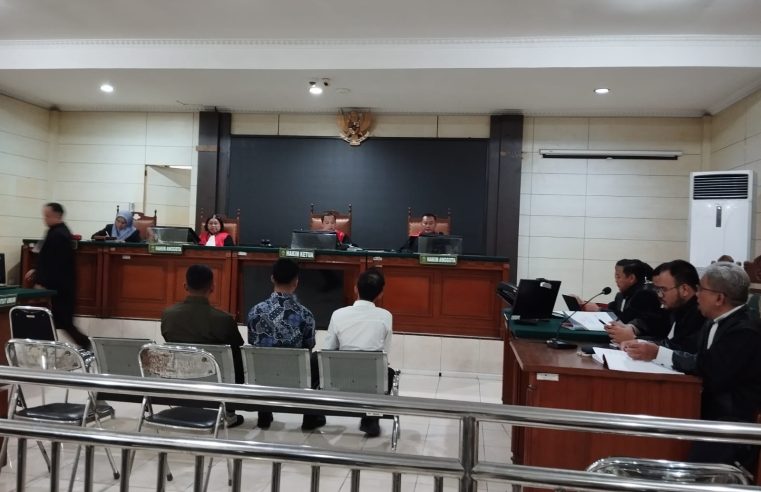 Ketiga saksi yang dibawakan oleh Jaksa Penuntut Umum (JPU) untuk dimintai kesaksian oleh Hakim Agung (Sumber foto: Taufiqurrahman Alfarisi)