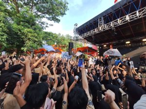 Kemeriahan parade jurusan Ilmu Komunikasi (Sumber foto: Najwa Rahma)