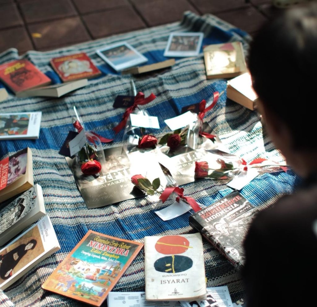 Lapak buku yang disediakan oleh Ta.xaracum (Sumber foto: Muhammad Fadlan)