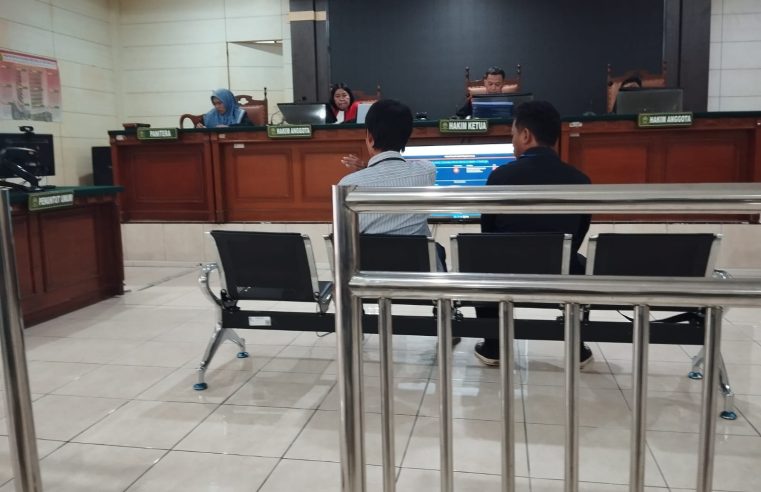 Dua Terdakwa Mahasiswa dengan inisial MRS dan RSB memberikan kesaksian terhadap Jaksa Penuntut Umum (JPU) (Sumber foto: Taufiqurrahman Alfarisi)
