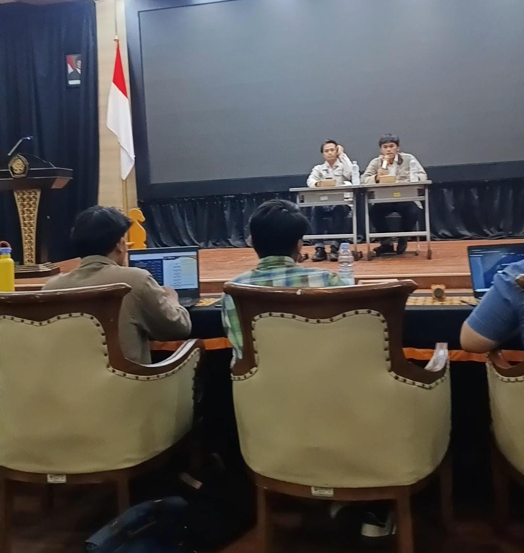 Potret Paslon Kabem dan Wakabem FISIP Undip 2026 saat Uji Publik dalam Pemira FISIP 2025 (Sumber foto: Moh. Arif Maulana Azmi)